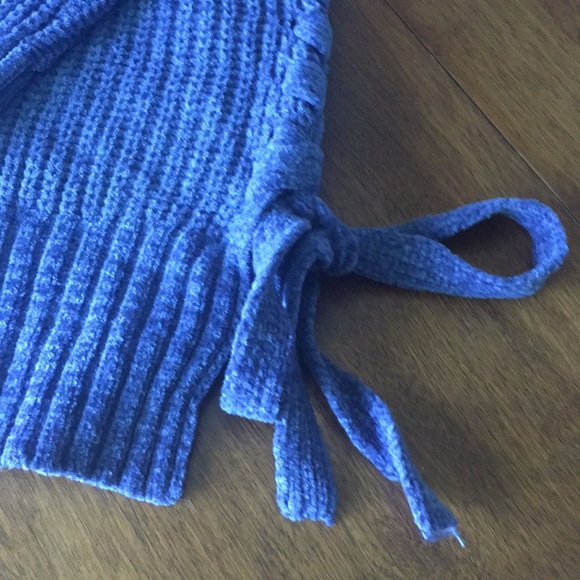 Beachy blue sweater with side bows - Picture 2 of 5